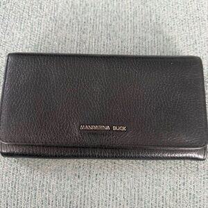 Mandarina Duck wallet in black leather with electric blue lining